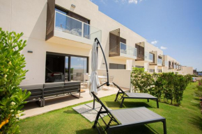 New Modern Townhouse with great Views/3BRMS/3BTHS